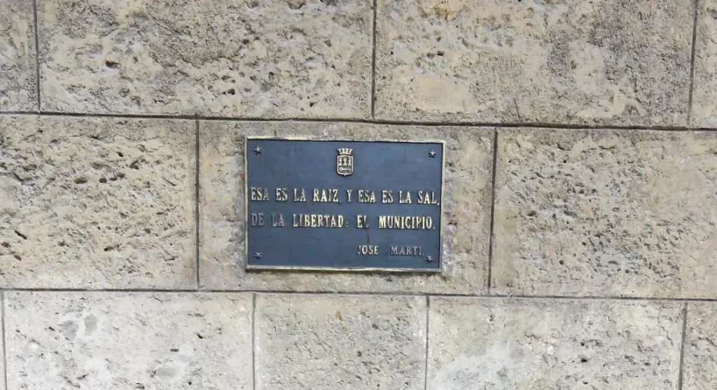 Placa de Martí sobre el Municipio